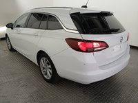 Vaade tagant vasakult