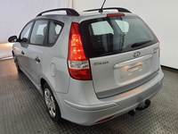 Vaade tagant vasakult