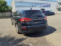 Vaade tagant vasakult