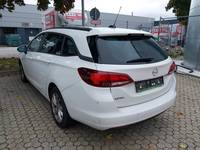 Vaade tagant vasakult