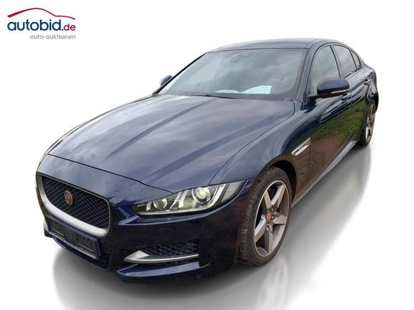 Skats no kreisās puses priekšā