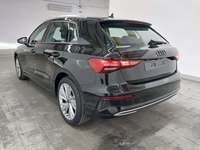 Skats no kreisās puses aizmugurē