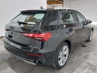 Skats no labās puses aizmugurē