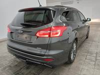 Skats no labās puses aizmugurē