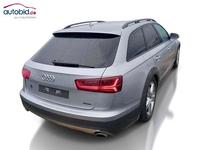 Skats no labās puses aizmugurē