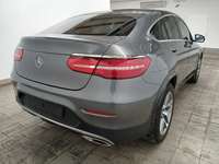 Pogled od pozadi desno