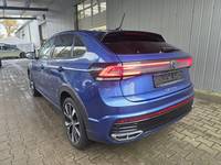 Skats no kreisās puses aizmugurē