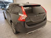 Skats no kreisās puses aizmugurē