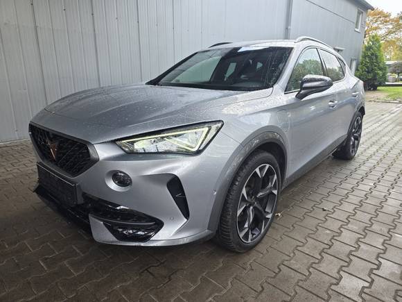 Skats no kreisās puses priekšā