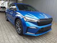 Skats no labās puses priekšā