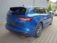 Skats no labās puses aizmugurē