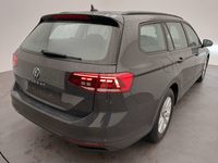 Skats no labās puses aizmugurē