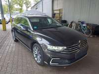 Skats no labās puses priekšā