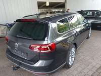 Skats no labās puses aizmugurē