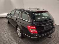 Vue de l’arrière gauche