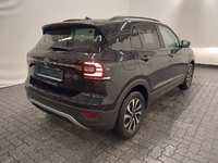 Skats no labās puses aizmugurē