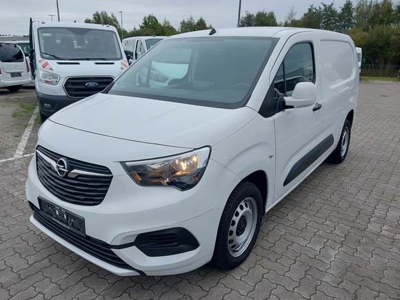 Skats no kreisās puses priekšā