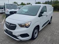 Skats no kreisās puses priekšā