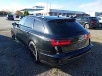 Vue de l’arrière gauche