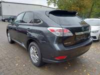 Skats no kreisās puses aizmugurē