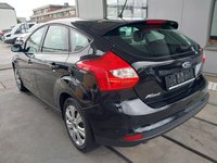 Vue de l’arrière gauche