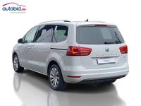 Skats no kreisās puses aizmugurē