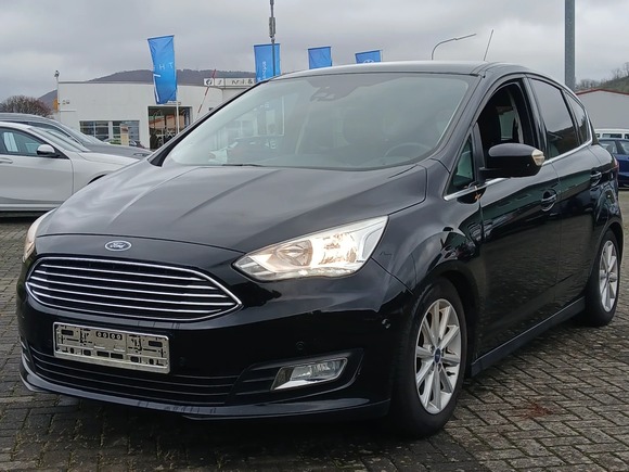 Vaizdas iš priekio kairės