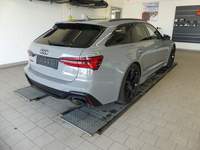 Vaade tagant vasakult