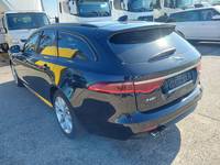 Vaade tagant vasakult