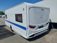 Vaade tagant vasakult