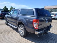 Vaade tagant vasakult