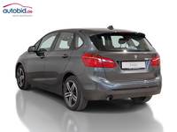 Skats no kreisās puses aizmugurē