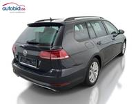 Skats no labās puses aizmugurē