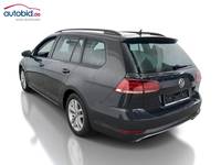 Skats no kreisās puses aizmugurē