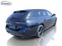 Skats no labās puses aizmugurē