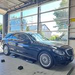 Skats no labās puses priekšā