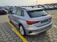 Vaade tagant vasakult