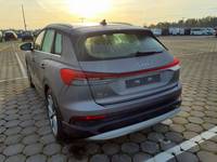 Vaade tagant vasakult