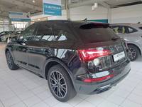 Vaade tagant vasakult