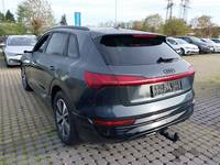 Vaade tagant vasakult