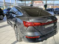 Vaade tagant vasakult