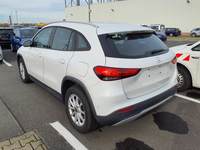 Vaade tagant vasakult