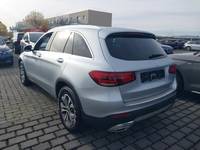 Vaade tagant vasakult