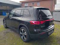 Vaade tagant vasakult