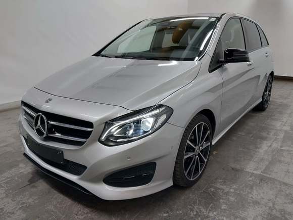 Pogled od napred levo