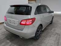 Pogled od pozadi desno