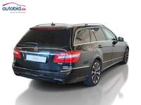 Pogled od pozadi desno