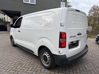 Vaizdas iš galo kairės