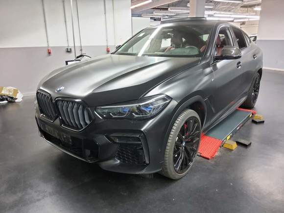 Náhled zpředu zleva