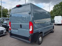 Pogled od pozadi desno